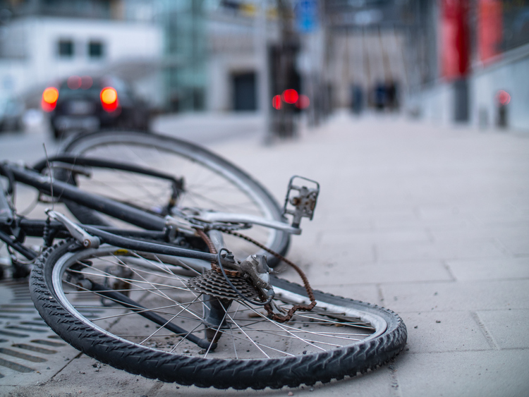 Factors to consider before accepting a bike accident settlement